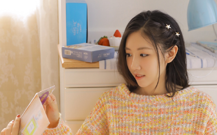 成都高温持续 民众进入防空洞纳凉